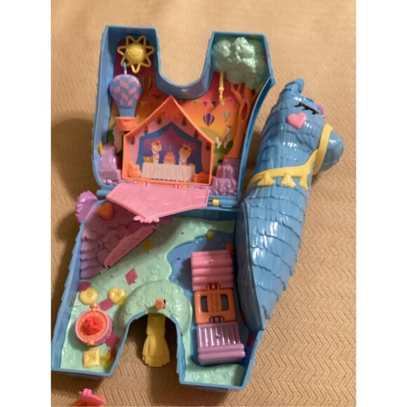 Set of 2 Polly Pocket 2-In-1 Travel Toy Playsets - Picture 4 of 9